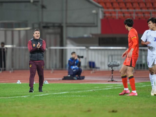 1768746533633083653.jpg (体育)(12)足球——“熊猫杯”国际锦标赛:中国U22平乌兹别克斯坦U22XxjpseC002158_20251118_PEPFN0A001.jpg