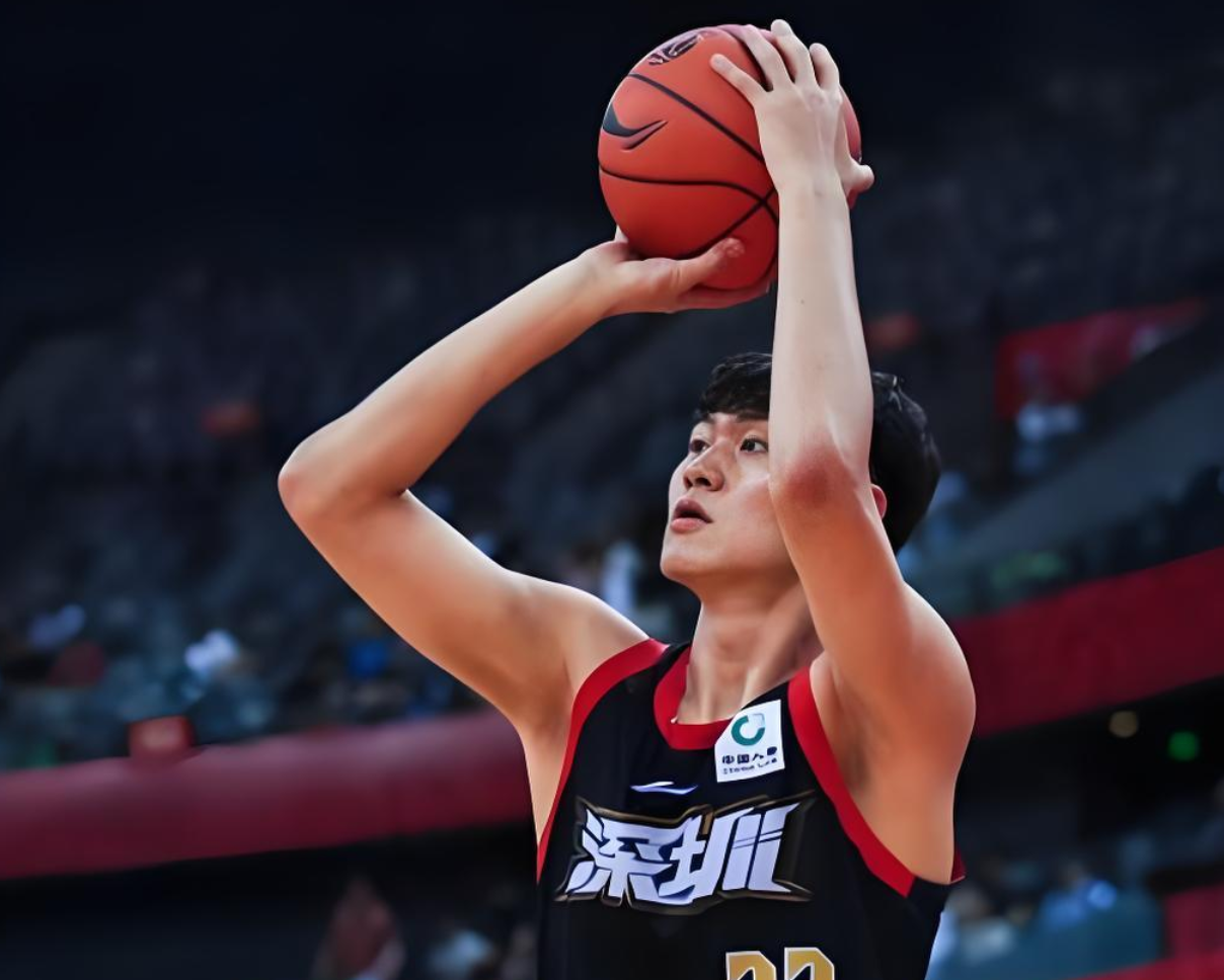 米乐M6-赢山西10分！CBA名记大赞深圳队1人：拥有这样的球员，很幸运