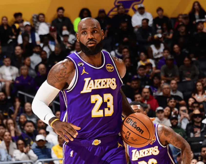 米乐M6-大逆转！湖人双杀76人，詹姆斯一战连创3大神迹，东契奇腿筋重伤